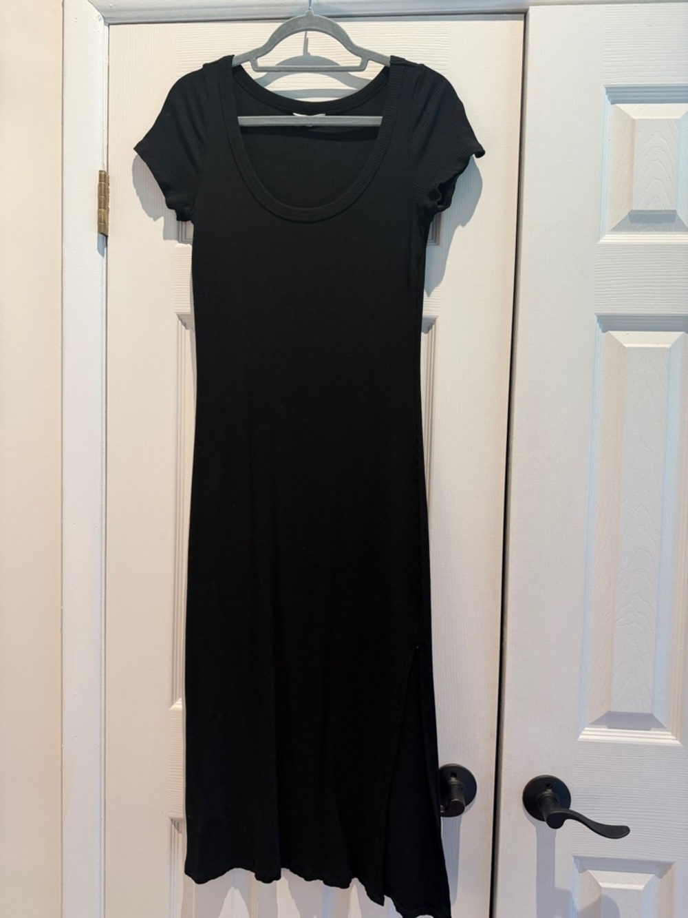 Classic Black Scoop Neck Short Sleeve midi Dress, ribbed material